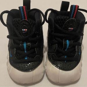 3c baby foam Nike crib shoes (soft bottoms)
